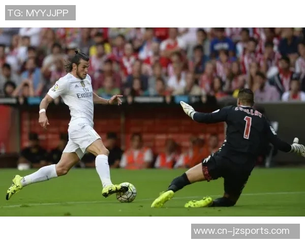 奥多贝尔精准传中特尔头球击中横梁险些破门